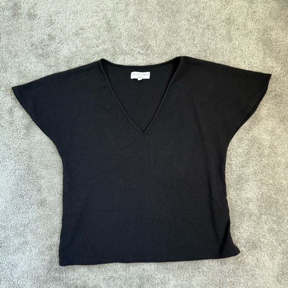 Madewell Tops - euc mw texture and thread flutter sleeve tee